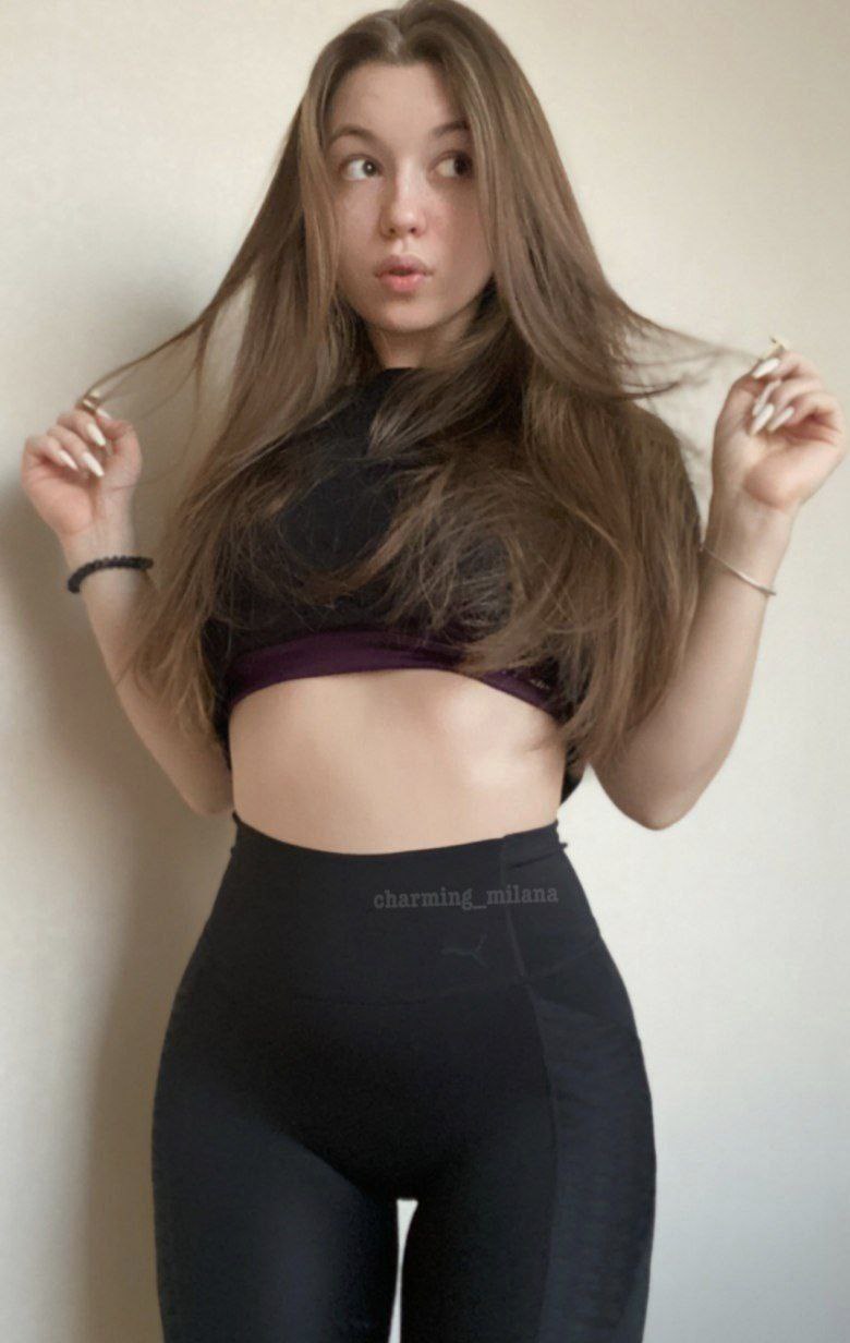 年轻短发小妹被大jb狂干出血，妹子脾气非常好没有生气。